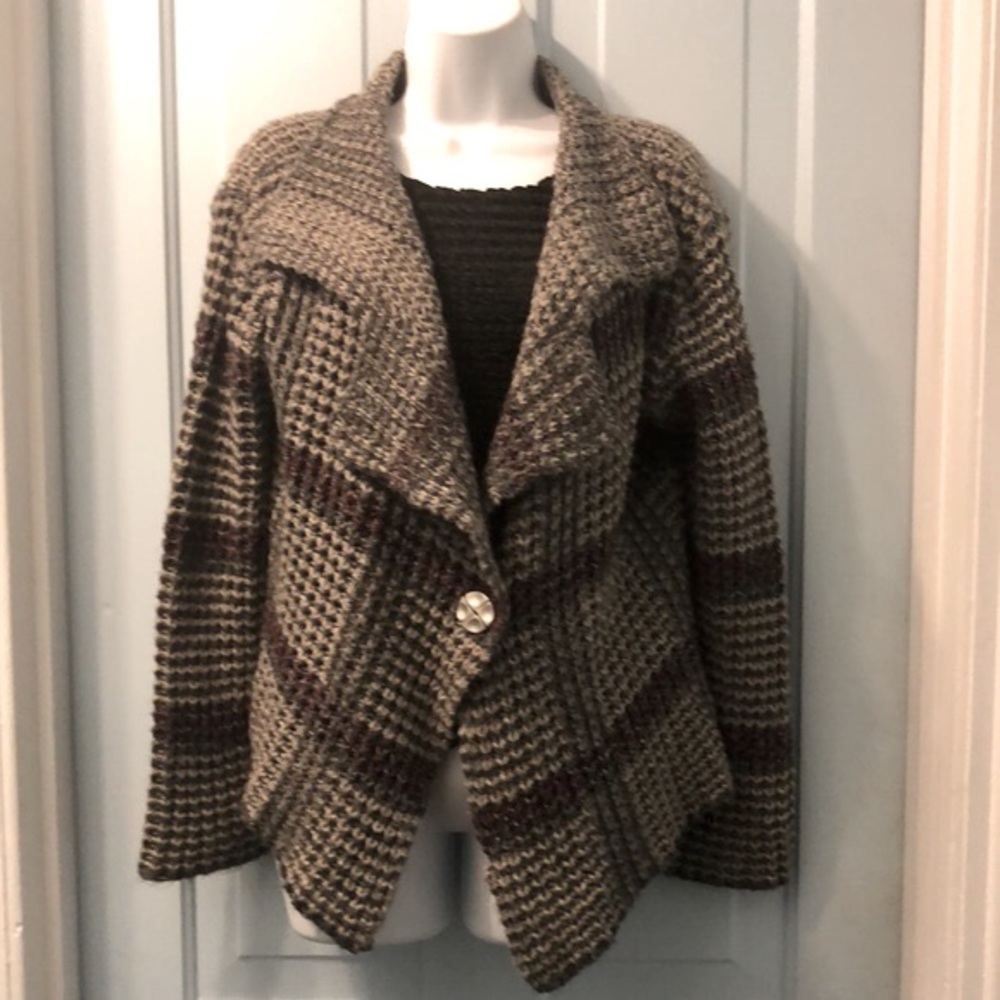 Portuti sweater gray cable knit with one button Size Large